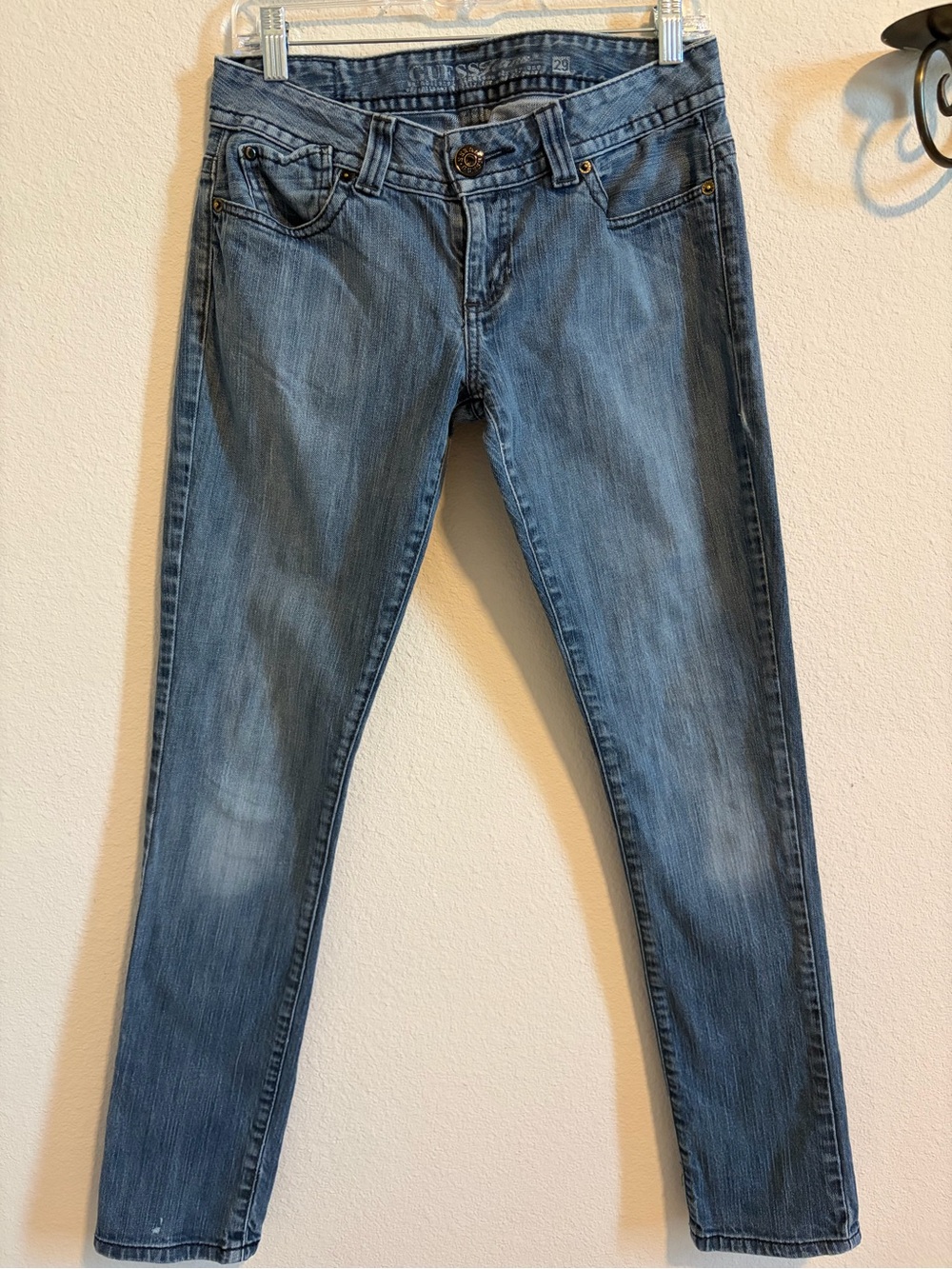 Guess stretch low-rise medium-wash skinny jeans size 29